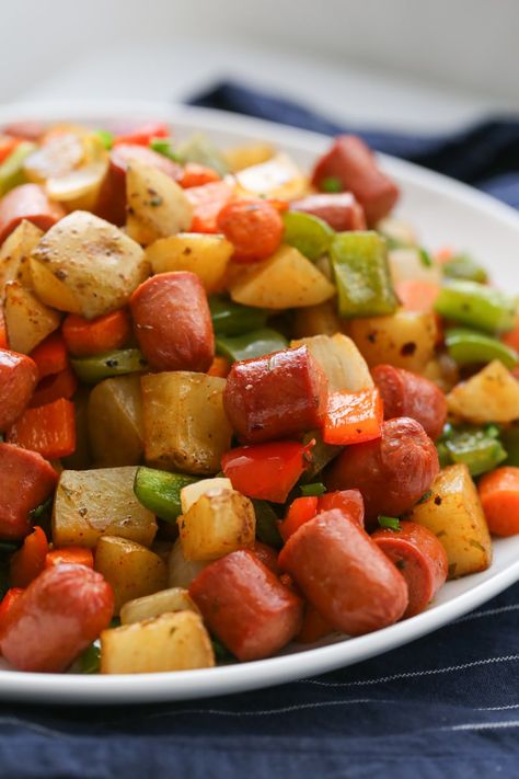 Hot Dogs And Potatoes Recipe, Healthy Hot Dog, Hot Dog Casserole, Veggie Hot Dog, Children Food, Hash Recipe, Hot Dog Recipes, Crockpot Dishes, Sheet Pan Dinners