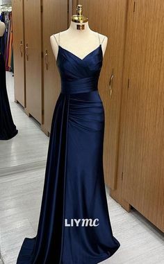 Elegeant Dresses, Prom Dress Shopping Outfit, Aesthetic Dress For Prom, Formal Party Dress Long, Simple Elegant Satin Dress, Long Dress Hoco, Deep Blue Dress Formal, Dark Blue Graduation Dresses, Good Prom Dresses