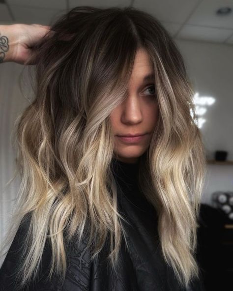 Dark Roots Blonde Hair Balayage, Blonde Hair With Roots, Icy Blonde Hair, Hair Color Caramel, Dark Roots Blonde Hair, Spring Hair Color, Balayage Hair Blonde, Hair Affair, Trendy Hair Color