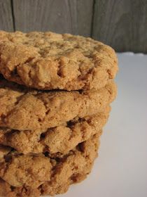 Heidi Bakes: Pioneer Woman's Oatmeal Crispies Butterscotch Pecan Cookies, Pioneer Woman Desserts, Pioneer Woman Cookies, Candy Bar Cookies, Cookie Brownie Bars, Pecan Cookies, Oatmeal Chocolate, Pioneer Woman Recipes, Crunchy Cookies