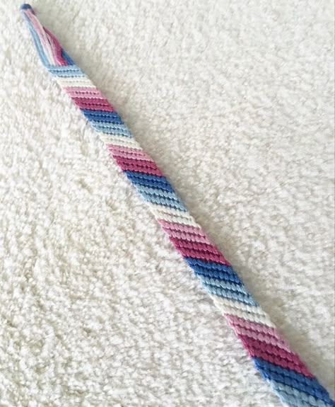 Embroidery Bracelets Chevron, Friendship Bracelet Color Ideas, Chevron Bracelet Colors, Bracelet Colour Ideas, String Bracelet Patterns Easy, Friendship Bracelets Thread, Embroidery String Bracelets, Bracelet Ideas String, Braid Friendship Bracelet