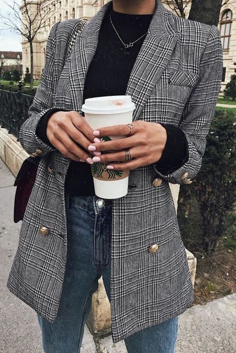 Obsessed with well-tailored jacket this fall, who is with me? Mode Teenager, Checkered Blazer, Classic Clothes, Sonakshi Sinha, Rachel Bilson, Kendall Jenner Outfits, Diane Kruger, Mode Casual, Ținută Casual