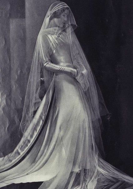 Look Gatsby, 1930s Wedding Dress, Vintage Bridal Fashion, 1930s Wedding, Vintage Veils, Mode Costume, Vintage Wedding Photos, Wedding Gowns Vintage, Foto Vintage