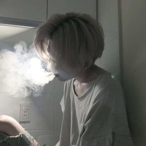 #japan #japanboy #instagram #vape #aesthetic #aestheticboy #smoke #asian Boy With White Hair, Blonde Boy Aesthetic, Kore Ulzzang, Blonde Hair Boy, Grunge Boy, Blonde Boys, 얼짱 소녀, Friends With Benefits