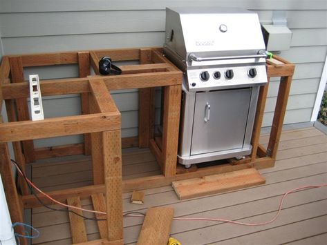 Build-Outdoor-Kitchen1 - Home Decorating Trends - Homedit Outdoor Grill Area Diy, Backyard Grilling Area, Outdoor Grill Area, Outdoor Grill Station, Grill Outdoor, Outdoor Kitchen Countertops, Outdoor Barbeque, Outdoor Kitchen Cabinets, Build Outdoor Kitchen