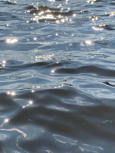 water picture sun reflections summer aesthetic Water Sunset Aesthetic, Sun And Water Aesthetic, Water Princess Aesthetic, Calm Water Aesthetic, Sparkly Water Aesthetic, Water Reference Photos, Mirror Reflection Aesthetic, Reflect Aesthetic, Cold Water Aesthetic