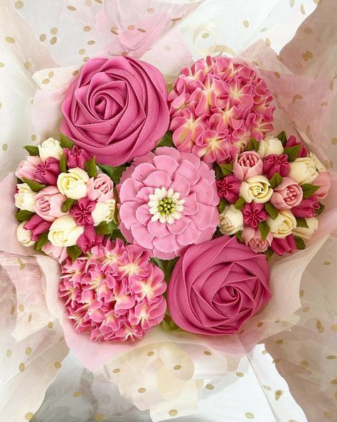 Cupcake Trends, Mothers Day Cake Ideas, Cupcake Flower Bouquets, Cupcakes Flores, Flower Piping, Cupcake Piping, Mothers Day Cupcakes, Cupcake Decorating Tips, Buttercream Flower