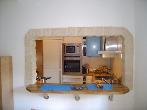 kitchen hole Serving Hatch Ideas, Serving Hatch, Somerset Cottage, Kitchen Pass, Mini Kitchen, Cottage Kitchen, Cottage Decor, Kitchen Wall, Kitchen Dining Room