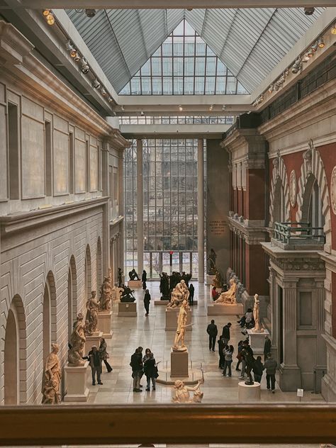 New York Art Museum Aesthetic, Metropolitan Museum Of Art New York Aesthetic, Art Gallery New York, Metropolitan Museum Of Art Aesthetic, New York Art Gallery, New York Art Museum, Modern Museum Aesthetic, New York Artist Aesthetic, Nyc Art Gallery