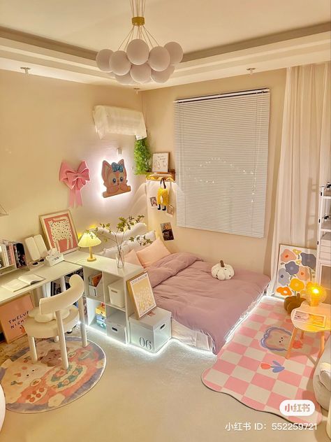 Korean Floor Bed, Aesthetic Floor Bed, Korea Living Room, Matress Ideas Floor Aesthetic, Floor Bed Aesthetic, Bedroom Korea, Bed On Floor Ideas Aesthetic, Korea Room, Pink And White Bedroom