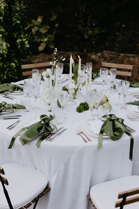 A Garden Soirée Garden Style Wedding Flowers, Intimate Wedding Table, Greenery Tablescape, Wedding Table Styling, Round Table Settings, Green Table Settings, Green Tablescape, Mountain Chic, Ellis Bridal