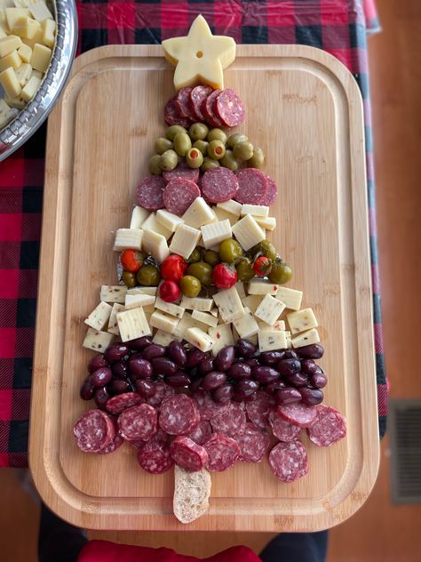 Christmas Carcurie Board Ideas, Christmas Tree Butter Board, Gingerbread Charcuterie Board, Christmas Party Charcuterie Board, Charcuterie Board Christmas Tree, Candy Cane Charcuterie Board, White Charcuterie Board, Christmas Snack Board, Christmas Tree Board