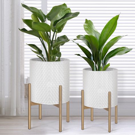 PRICES MAY VARY. Mid Century Planters: Featuring a sleek gold metal stand and white metal flower pot with geometric accents, these planters embody mid-century minimalism. Their timeless design makes them a perfect fit for any style of decor. Indoor/Outdoor Plant Pots: The plant pots are made of durable iron that will last for years, and the lightweight metal sturdy construction makes them easy to move and won't break like ceramic plant pots. The bottom drainage hole design, coupled with the remo Greenery Table Centerpieces, Creative Display Ideas, Mid Century Planters, Best Bathroom Plants, Beauty Place, Look Boho Chic, Mid Century Planter, Indoor Flower Pots, Plastic Nursery Pots