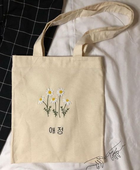 Tote Bag Embroidery Ideas Aesthetic, Tote Bag Design Embroidery, Totebag Aesthetic Design, Ecobag Design Ideas, Tote Bag Embroidery Ideas, Tote Bag Diy Pattern, Cute Cosmetics, Tote Bag Embroidery, Canvas Tote Bag Aesthetic