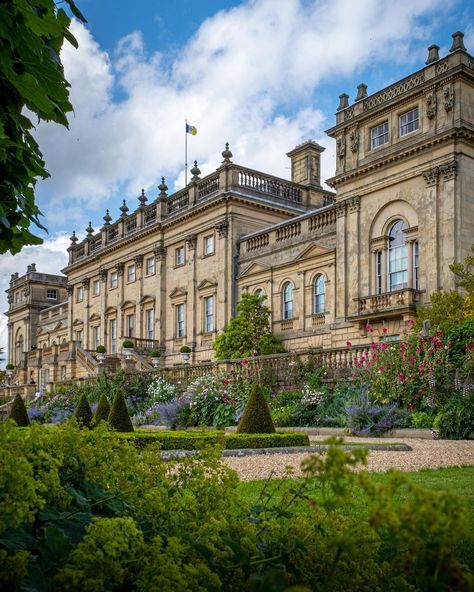 Heritage Travel Blog on Instagram: “This house is just incredible. Here is a throwback to Harewood House last summer. Harewood serves as one of my favourite Georgian period…” Castle Life, Harewood House, English Manor Houses, Chatsworth House, Georgian Architecture, Money Images, English Manor, Manor Houses, Architectural Styles