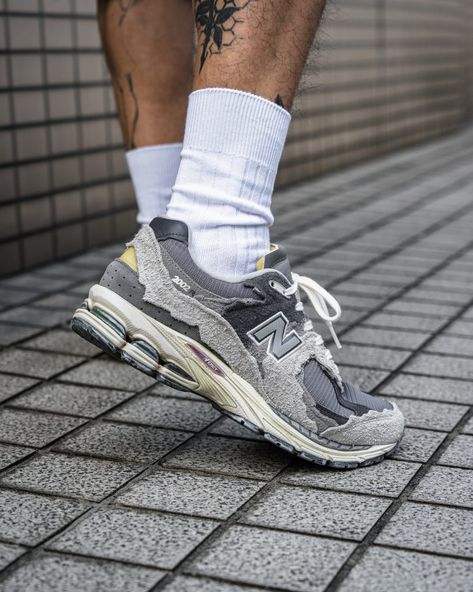 On the move in Tokyo with New Balance's 2002R 'Protection Pack' - solebox Blog New Balance Shoes Men, Noxus League Of Legends, New Balance 2002r Protection Pack, 2002r Protection Pack, Grey New Balance, New Balance Outfit, New Balance 2002r, Rain Cloud, Rain Clouds