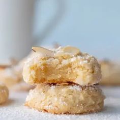 Italian Almond Paste Cookies - MamaGourmand Almond Paste Cookies, Italian Christmas Cookie Recipes, Macaroon Recipe, Almond Paste Recipes, Italian Almond Cookies, Macaroons Recipe, Almond Macaroons, Flourless Cookies, Almond Meal Cookies