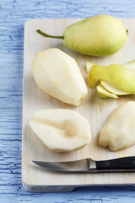 how to freeze pears chopped Can You Freeze Fresh Pears, Freezing Pears Recipes, How To Freeze Fresh Pears, Can You Freeze Pears, Freezing Pears How To, Frozen Pear Recipes, Freeze Pears, Preserving Pears, Freezing Pears