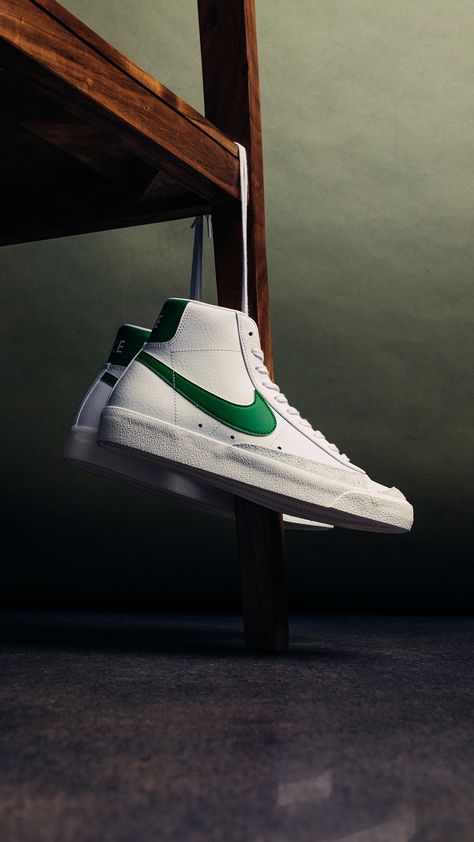 Nike Tenis, Marketing Websites, Tenis Nike Air, Shoes Fashion Photography, Creative Shoes, Nike Blazer Mid 77, Shoes Photography, Nike Blazers Mid, Nike Air Shoes