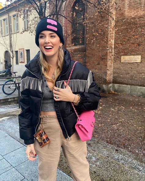 Chiara Ferragni ✨ on Instagram: “Today in @chiaraferragnibrand puffer and beanie 💖” Chiara Ferragni Style, Celebrity Street Style, Go Out, Varsity Jacket, Trucker Hat, Going Out, Puffer, Chanel, Dress Up