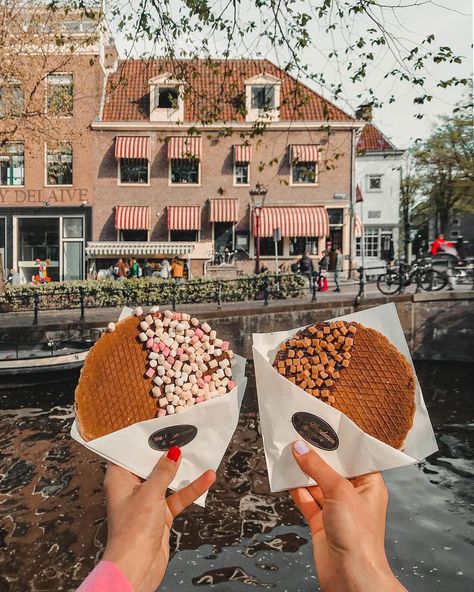 Van Wonderen Stroopwafels on Instagram: “Happy Mother’s day😋 #waffle #waffles #wafflestore #waffelicious #amsterdam #amsterdamfood #amsterdamshots #amsterdamwaffles…” Resep Makanan Beku, Amsterdam Trip, Amsterdam City Guide, Amsterdam Travel Guide, Amsterdam Food, Stroopwafel, Visit Amsterdam, Luang Prabang, Amsterdam Travel