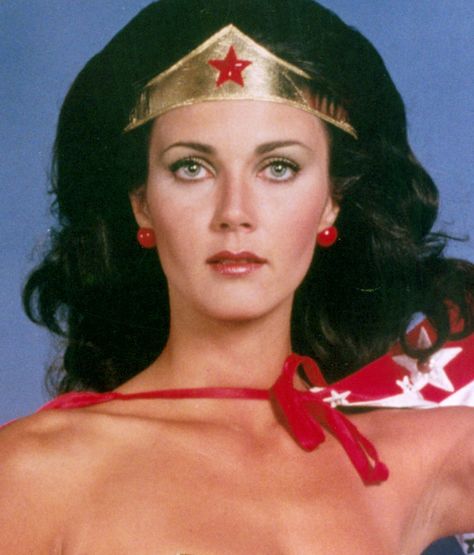 Peaky Blinders Makeup, Wonder Woman Makeup, Glam Ideas, Woman Makeup, Hairstyles Diy, Design Toys, Lynda Carter, High Fashion Looks, Star Comics