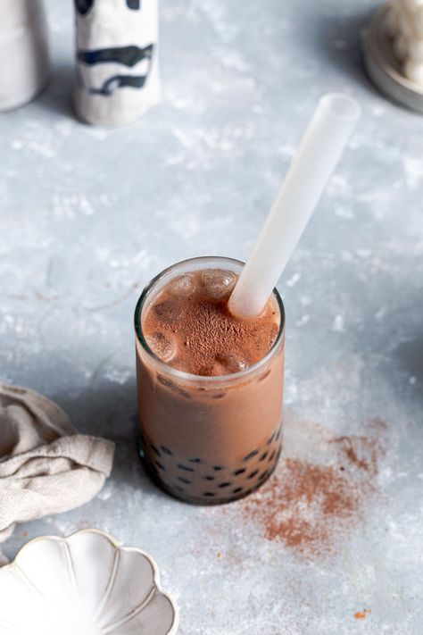 This chocolate bubble milk tea uses easy to find ingredients for maximum flavour. It’s a super forgiving & affordable recipe you simply need to try out yourself! It's a refreshing sweet drink or light dessert. Easy to find ingredients, with dairy-free or regular milk. Serve it hot ot cold or customise it with hazelnut or caramel - options are endless. It's SO much cheaper than any store bought boba and includes video + expert tips on how to make it that extra bit more delicious. Chocolate Bubble Tea, Chocolate Milk Tea, Diy Hot Chocolate Mix, Vegan Halloumi, Sago Recipes, Milk Tea Boba, Vegan Minimalist, Milk Tea Recipes, Diy Hot Chocolate