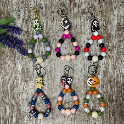 Keychain Craft, Pumpkin Bead, Small Beads, Beaded Crafts, Beads Charms, Handcrafted Accessories, Beaded Keychains, Dream Design, Awareness Ribbons