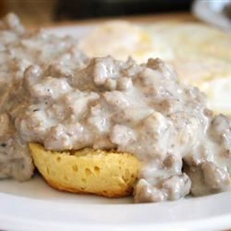 Dad's Hamburger Gravy | "This is one of my favorite 'cheap meal' recipes that I learned from my Southern cookin' Dad. Creamy hamburger gravy with just the right blend of spices is perfect served over homemade biscuits, mashed potatoes, rice, fried potatoes.. just about anything!" Bacon Grits, Hamburger Gravy Recipe, Hamburger Sauce, Hamburger Gravy, Milk Gravy, Biscuits Gravy, Beef Gravy, Hamburger Recipes, Sausage Gravy