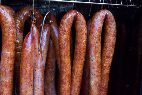 Brat Recipe, Smoked Kielbasa, Ring Bologna, Kielbasa Recipe, Lithuania Food, Cured Meat Recipes, Smoked Sausages, Bradley Smoker, Home Made Sausage