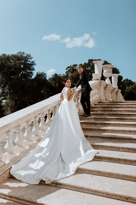 Photo inspiration for a Wedding Session in Rome #rome #weddingsession #fotoshooting #weddingfotoshooting #weddingphotoideas #weddingphoto #weddingphotographer #couple #instawedding #marriage #ditrevifountain #piazzanavona #weddingdress #luxurywedding #classylook #elegant #manoloblahnik #chanel #weddingsuit #villaborghese #love #justmarried #vatican #veil #millanova Wedding In Rome, Rome Wedding, Milla Nova, Foto Shoot, Wedding Session, Italy Wedding, Insta Wedding, Wedding Pics, Just Married