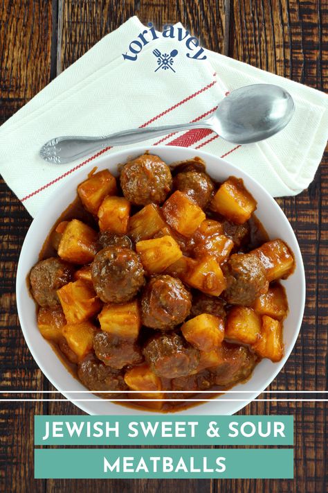 Classic easy recipe for sweet and sour meatballs with pineapple. Perfect appetizer or entree for Jewish holidays including Passover, Rosh Hashanah, or Hanukkah. #sweetandsour #meatballs #appetizer #kosher #meat #pineapple #RoshHashanah #Sukkot #TorisKitchen Sukkot Meal Ideas, Jewish Deli Recipes, Kosher Thanksgiving Recipes, Hannukah Recipes Jewish Food, Kosher Recipes Dinner, Kosher Lunch Ideas, Kosher Meal Plan, Rosy Hashanah Recipes, Hanukkah Recipes Dinners