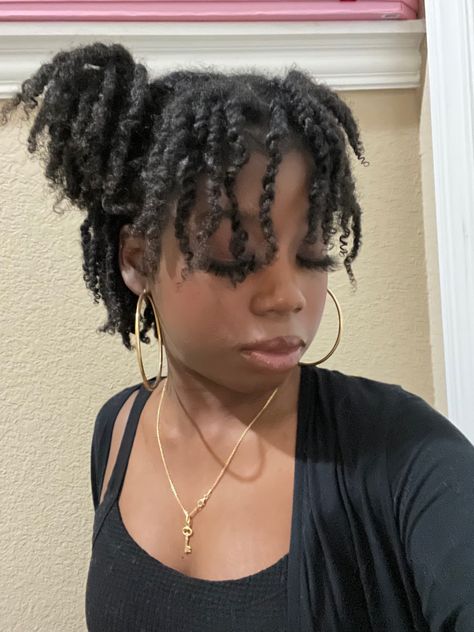 Mini Twists Short Hairstyles, Twists With Bangs For Black Women, Mini Twist With Bangs, Mini Twists With Bangs, Short Natural Braided Hairstyles, Cute African Hairstyles, Twists With Bangs, Twist With Bangs, Short Twist Hairstyles