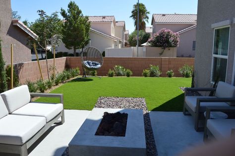 Vegas Backyard Ideas, Desert Landscaping Backyard, Backyard Landscapes, Arizona Backyard, Landscape Backyard, Yard Furniture, Grey House, Pool Landscape Design, Backyard Designs