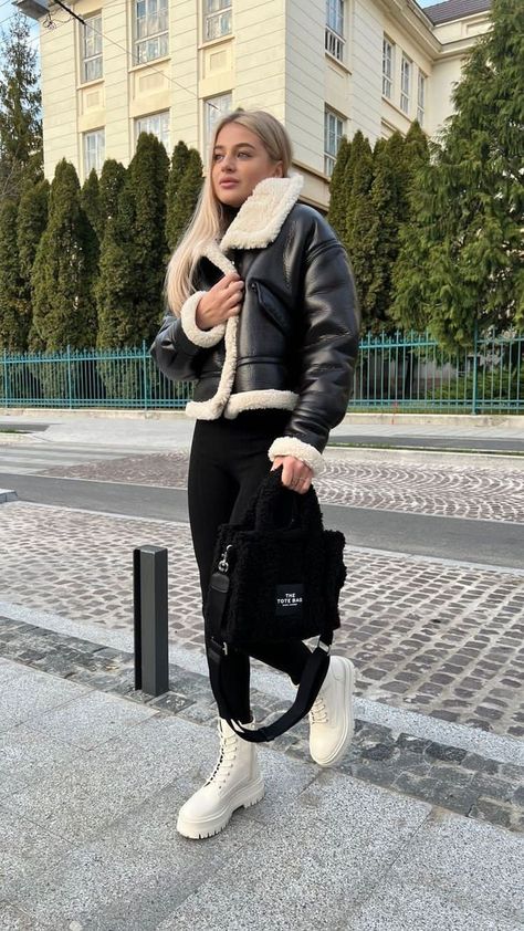 Faux Shearling Coat Outfit, Shearling Coat Outfit, Mode Zara, Classy Winter Outfits, Winter Fashion Outfits Casual, Cold Outfits, Looks Party, Elegante Casual, Outfit Trends