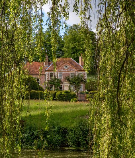 English Countryside Home, Garden Aesthetics, Aesthetic Garden, Cecil Beaton, Peonies Garden, Countryside House, British Countryside, English House, English Cottage