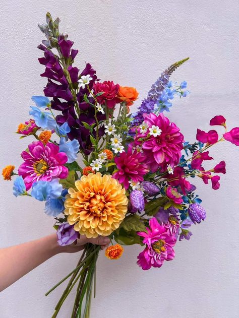 Wedding Bouquets Multicolor, Colorful Bouquets Wedding, Multicolor Flower Wedding, Bouquet Of Flowers Aesthetic Wedding, Multi Color Wedding Flowers, Wild Flower Wedding Arrangements, Types Of Spring Flowers, Flowers Just Because, Bridal Floral Arrangements