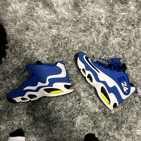 2021
Air Griffey Max 1 GS 'Varsity Royal' 2021 Air Griffey Max 1, Personal Style, Nike, Jewelry Watches, Plus Fashion, Outfit Inspo, Jeans Shoes, Fashion Tips, How To Wear