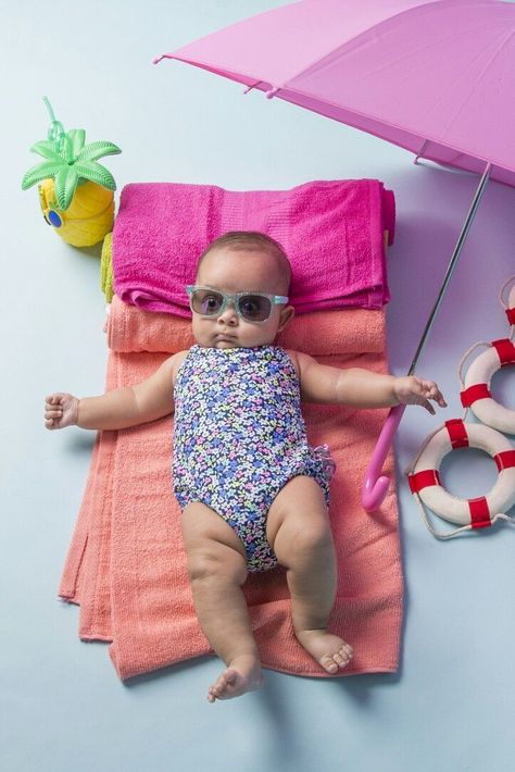 Baby 2 Months Photography Ideas, Summer Monthly Baby Pictures, 6 Month Baby Pictures, Summer Baby Photos, Baby Photo Ideas, Baby Boy Newborn Photography, August Baby, Baby Milestones Pictures, Nice Baby