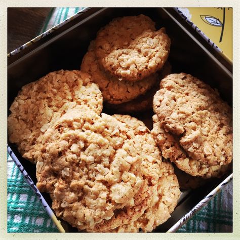 Hobnobs Recipe, Home Made Biscuits, Rich Tea Biscuits, Tea Biscuits, Cooling Rack, Golden Syrup, Rolled Oats, Unsalted Butter, Tray Bakes