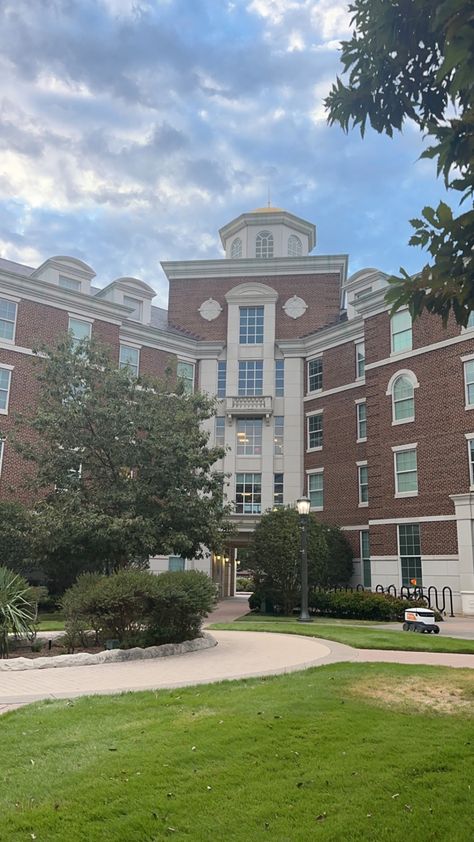 Dorm Building, High School Design, School Building Design, Southern Methodist University, Building Aesthetic, College Aesthetic, School Plan, Dream College, College Dorm Room