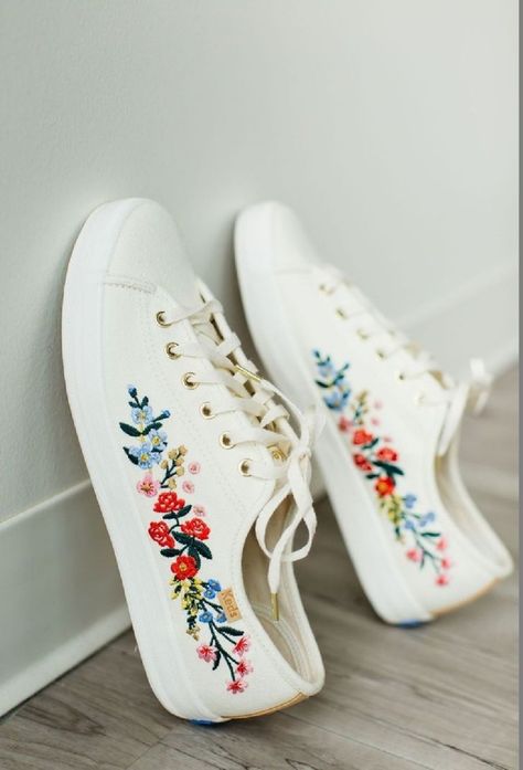 Painted Shoes Diy, Designed Shoes, Painted Sneakers, Basket Style, Floral Sneakers, Embroidery Shoes, Embroidered Shoes, 자수 디자인, Diy Shoes