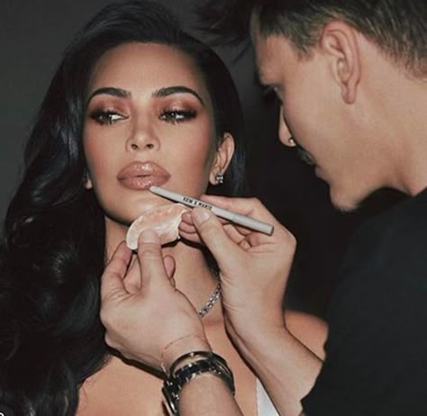 Makeup Artist Career, Artist Muse, Mario Dedivanovic, Makeup Contouring, Kardashian Makeup, Kim Kardashian Makeup, Makeup By Mario, Kkw Beauty, Flawless Makeup Application