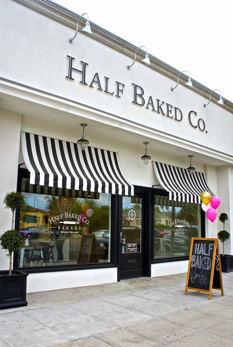 Bakery Storefront Ideas, Bakery And Gift Shop, Bake Shop Interior Design, Bakery Front Store, Bakery Entrance Design, Small Bakery Design Interiors, Old Fashioned Store Fronts, Bakery Store Front Design, Industrial Bakery Design