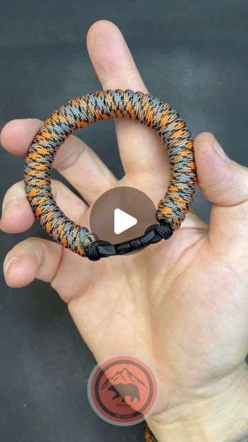 Paracord Belt, Survival Bushcraft, Paracord Ideas, Mountains Hiking, Diy Clothes And Shoes, Bead Making, Bracelets Handmade Diy, Parachute Cord, Double Knot