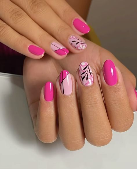 Fucsia Nails Design, Nail Art Ete, Short Coffin Nails Designs, Elegant Touch Nails, Bright Pink Nails, Squoval Nails, Short Gel Nails, Gel Nail Art Designs, Fancy Nails Designs