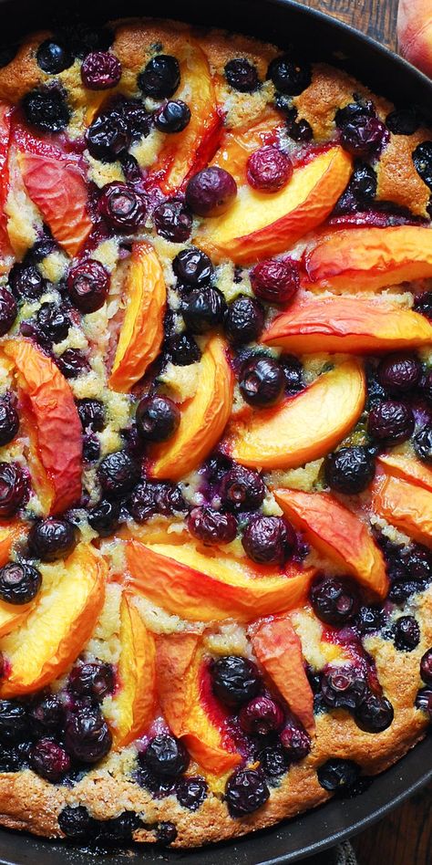 Blueberry and Peach Sour Cream Cake in a cast-iron skillet Blueberry Skillet, Peach Dessert, Skillet Cake, Infused Sugar, Peach Dessert Recipes, Peach Blueberry, Summer Cake, Sugar Recipes, Sour Cream Cake