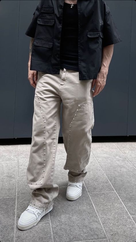 Beige Pants Outfit Street Style, Cargo Pants Outfit For Men, Off White Cargo Pants Outfit, Off White Cargo Pants, White Cargo Pants Outfit, Beige Pants Outfit, Men Outfits Aesthetic, Closet Necessities, Jorts Outfit