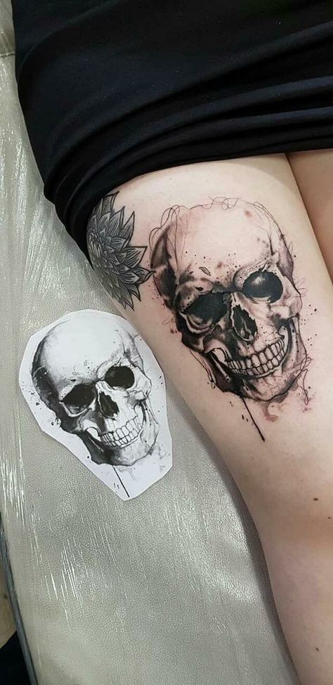 Cool Skull Tattoos, Calavera Tattoo, Small Skull Tattoo, Simbolos Tattoo, Skull Art Tattoo, Skull Hand Tattoo, Skull Girl Tattoo, Angel Tattoos, Skull Sleeve Tattoos