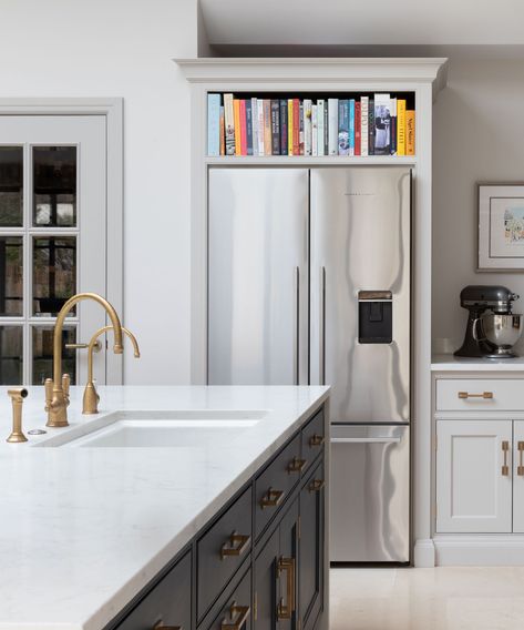 Where should a refrigerator be placed? Expert advice on the perfect placement | Homes & Gardens | Cabinet Over Fridge, Cabinets Around Fridge, Types Of Kitchen Layouts, Big Refrigerator, Modern Refrigerator, Big Fridge, Refrigerator Ideas, Kitchen Triangle, Open Bookshelf